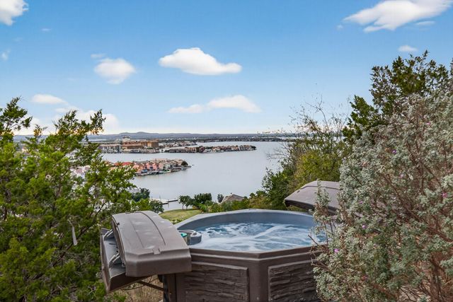 209 Dalton CIR, Horseshoe Bay, TX 78657