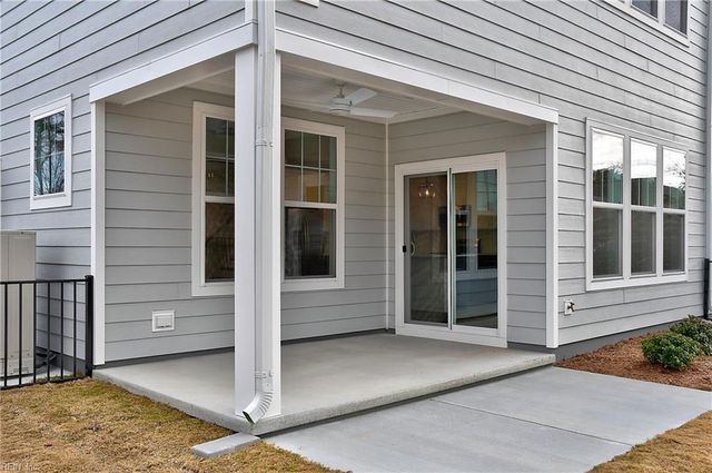 713 Flatrock LN, Chesapeake, VA 23320