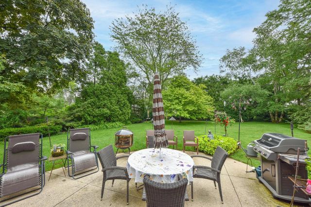 7716 N Links WAY, Fox Point, WI 53217