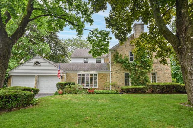7716 N Links WAY, Fox Point, WI 53217