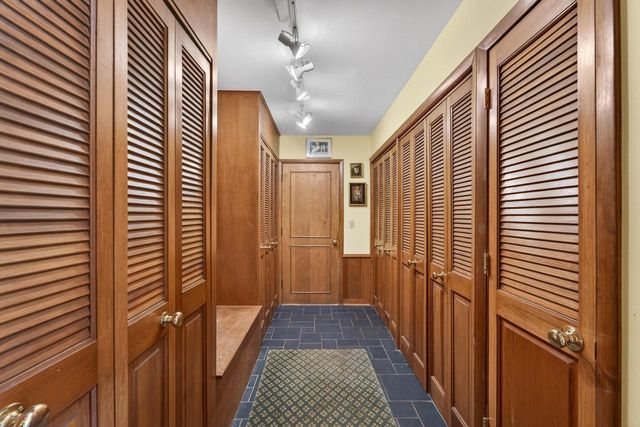 7716 N Links WAY, Fox Point, WI 53217