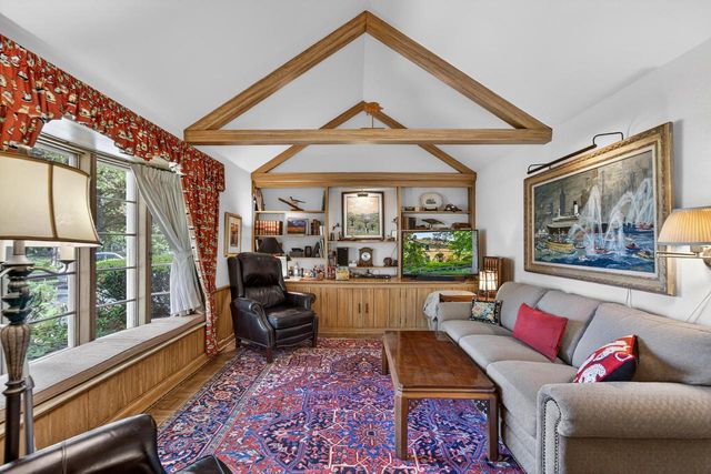 7716 N Links WAY, Fox Point, WI 53217