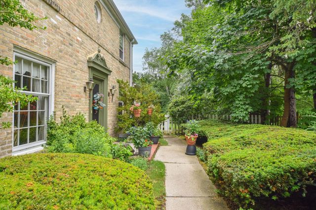 7716 N Links WAY, Fox Point, WI 53217