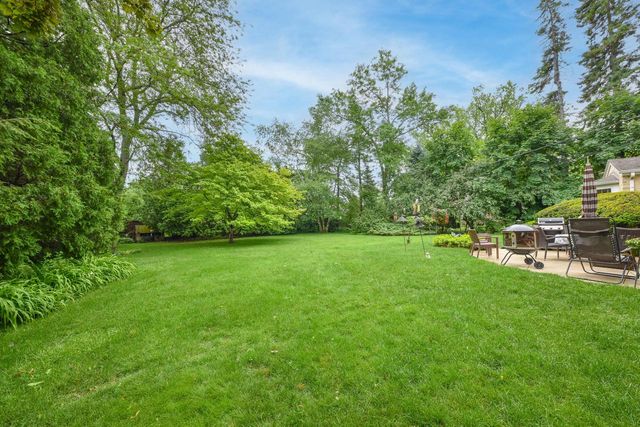 7716 N Links WAY, Fox Point, WI 53217