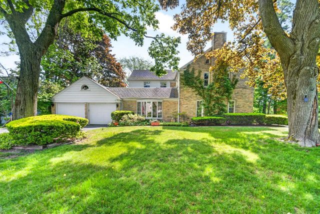 7716 N Links WAY, Fox Point, WI 53217