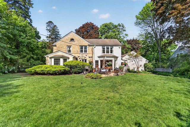 7716 N Links WAY, Fox Point, WI 53217