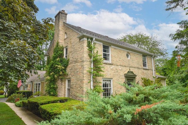 7716 N Links WAY, Fox Point, WI 53217