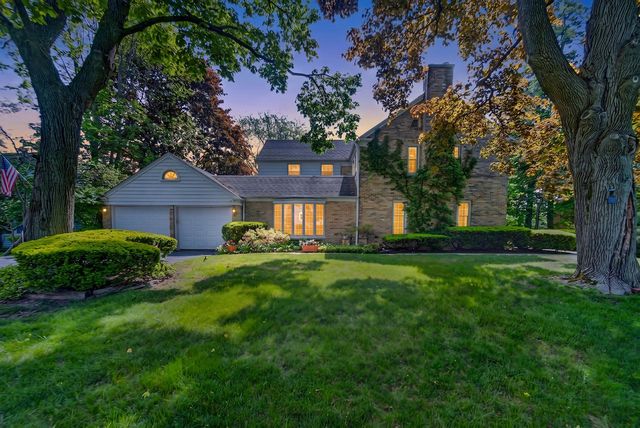 7716 N Links WAY, Fox Point, WI 53217