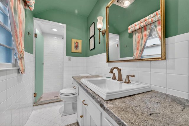 7716 N Links WAY, Fox Point, WI 53217