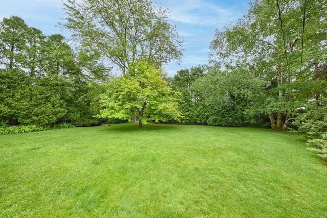 7716 N Links WAY, Fox Point, WI 53217