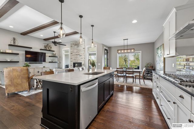8201 N 123rd Street, Omaha, NE 68142