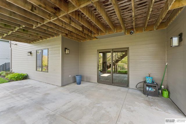 8201 N 123rd Street, Omaha, NE 68142