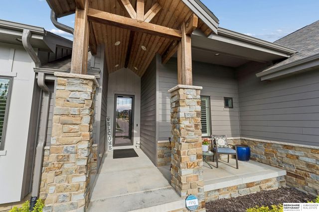 8201 N 123rd Street, Omaha, NE 68142