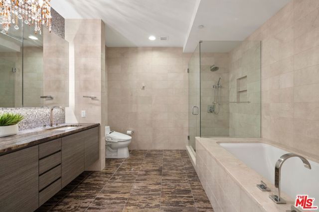 900 W Olympic Boulevard 36F, Los Angeles, CA 90015