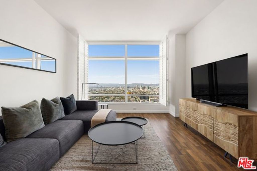 900 W Olympic Boulevard 36F, Los Angeles, CA 90015