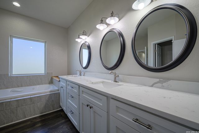 30 Peets Bend Dr, Rockport, TX 78382