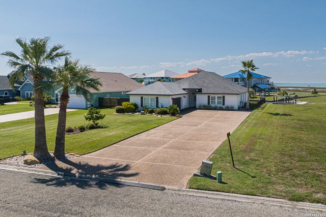 30 Peets Bend Dr, Rockport, TX 78382
