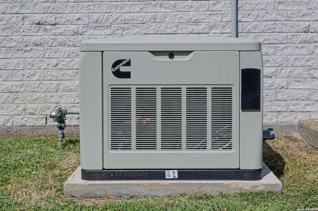 30 Peets Bend Dr, Rockport, TX 78382