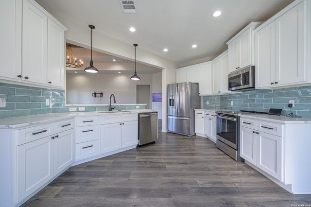 30 Peets Bend Dr, Rockport, TX 78382