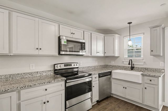 202 Emmett Dr, White House, TN 37188