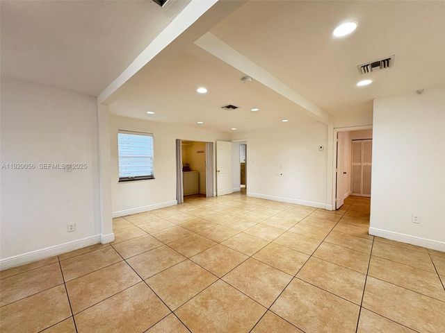 2406 Mckinley St, Hollywood, FL 33020