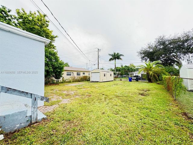 2406 Mckinley St, Hollywood, FL 33020