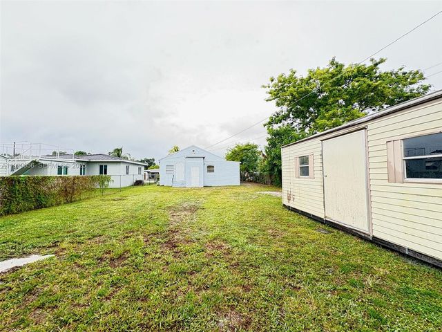 2406 Mckinley St, Hollywood, FL 33020