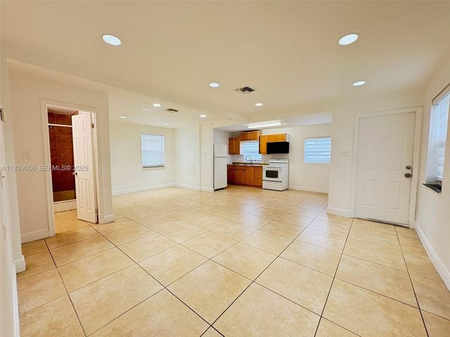 2406 Mckinley St, Hollywood, FL 33020