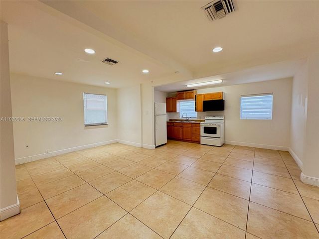 2406 Mckinley St, Hollywood, FL 33020