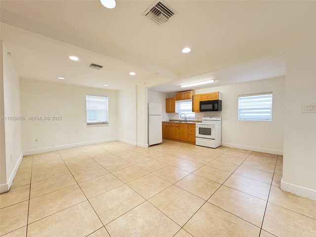 2406 Mckinley St, Hollywood, FL 33020