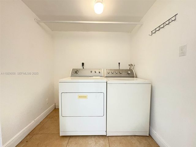 2406 Mckinley St, Hollywood, FL 33020