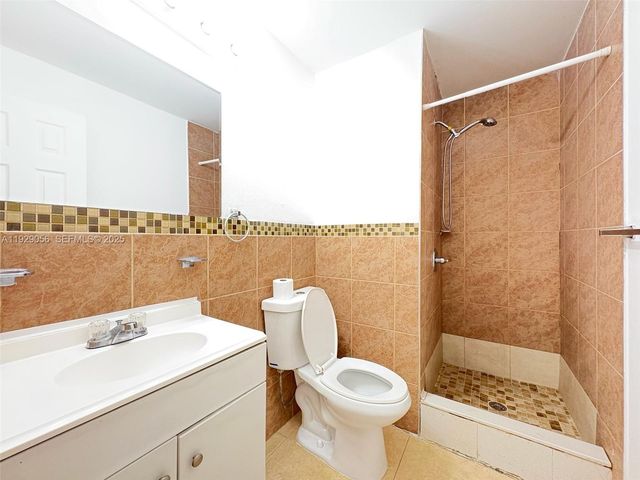 2406 Mckinley St, Hollywood, FL 33020