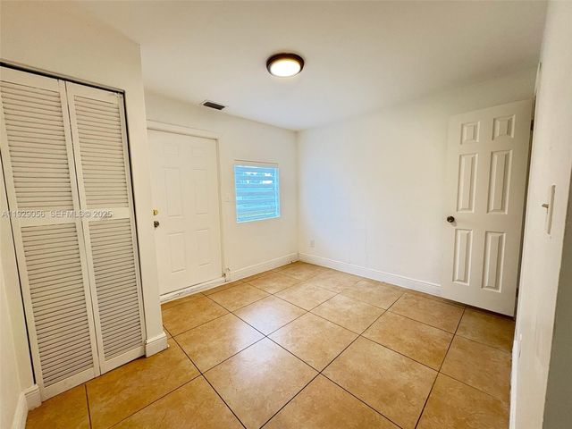 2406 Mckinley St, Hollywood, FL 33020