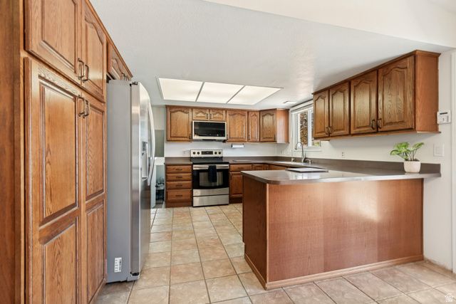 3468 W SCHORR DR, West Jordan, UT 84084