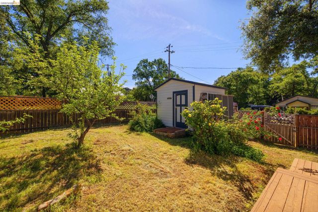 18237 4th Ave, Jamestown, CA 95327
