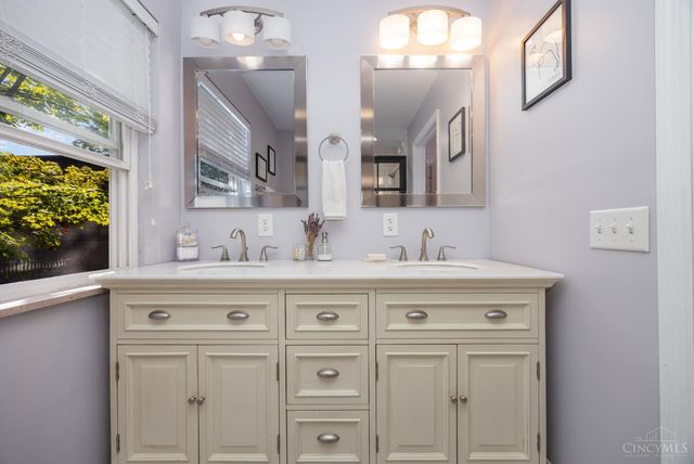 10019 Zig Zag Road, Montgomery, OH 45242