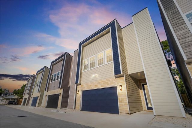 825 Paul Quinn Street C, Houston, TX 77091