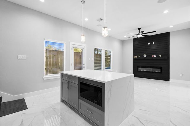 825 Paul Quinn Street C, Houston, TX 77091