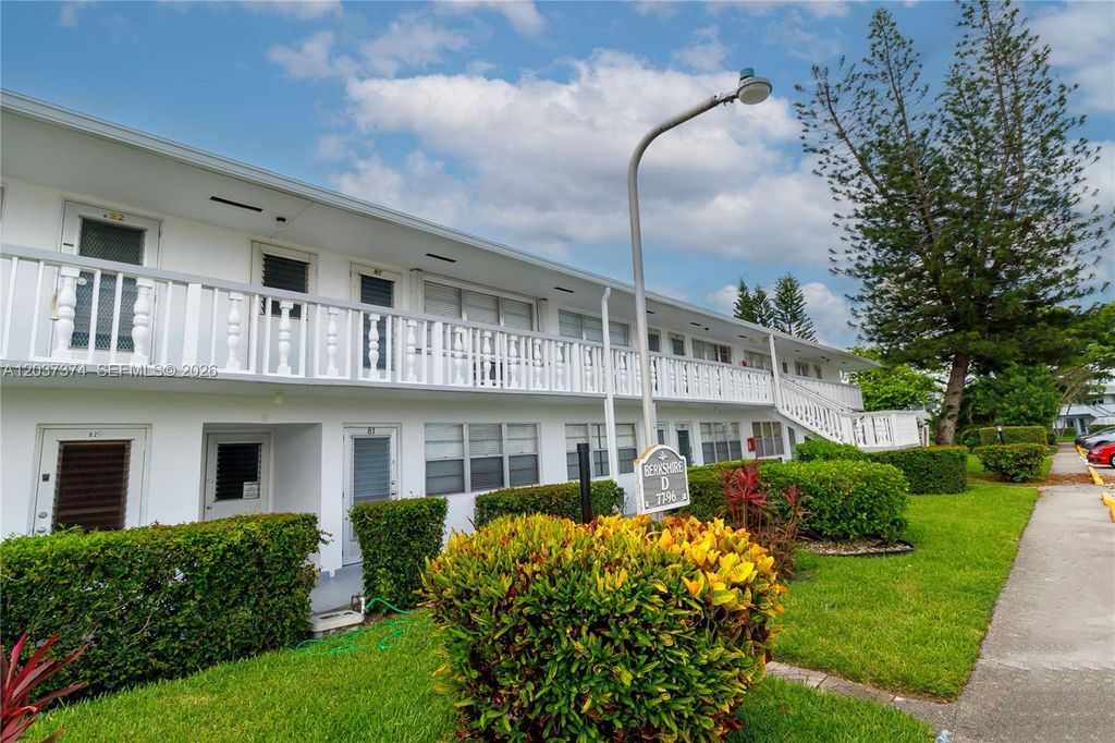 90 Berkshire D 90, West Palm Beach, FL 33417
