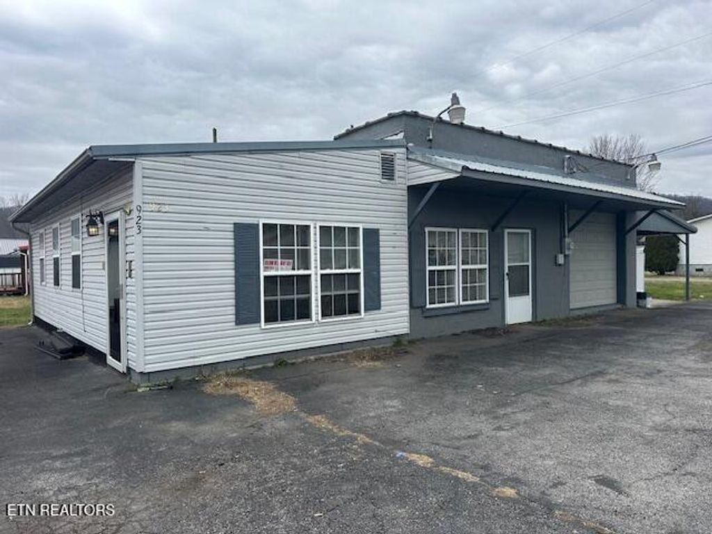 923 Winchester Ave, Middlesboro, KY 40965