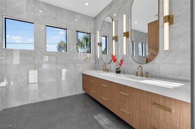 2822 SW 17th AVE, Cape Coral, FL 33914