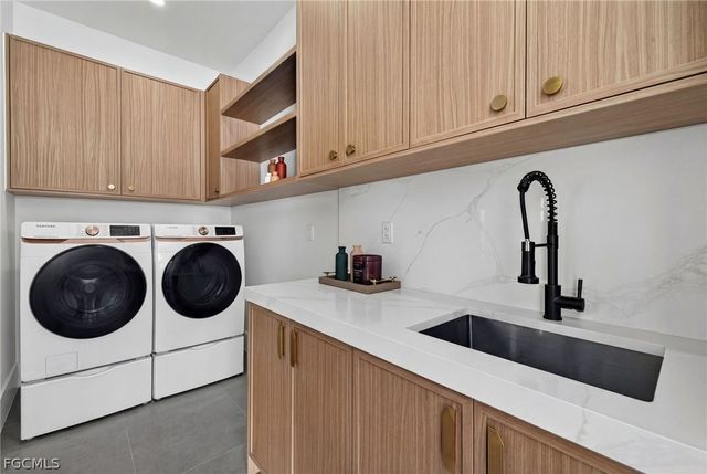 2822 SW 17th AVE, Cape Coral, FL 33914