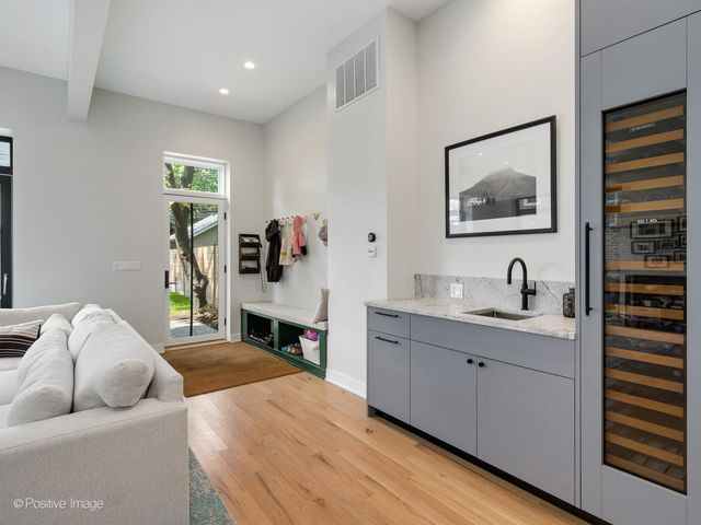 1364 N Wolcott Avenue, Chicago, IL 60622