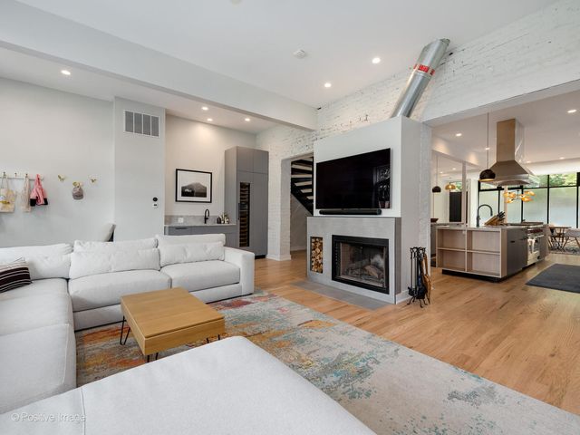 1364 N Wolcott Avenue, Chicago, IL 60622