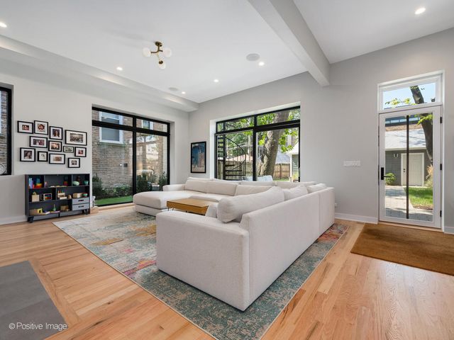 1364 N Wolcott Avenue, Chicago, IL 60622