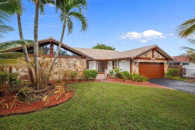 10949 NW 1st Mnr, Coral Springs, FL 33071