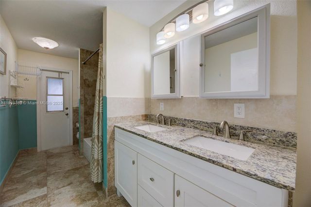 10949 NW 1st Mnr, Coral Springs, FL 33071