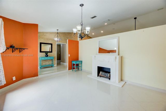 10949 NW 1st Mnr, Coral Springs, FL 33071