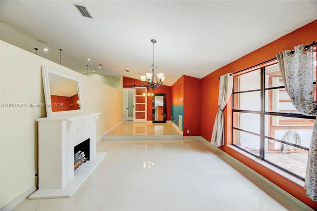 10949 NW 1st Mnr, Coral Springs, FL 33071