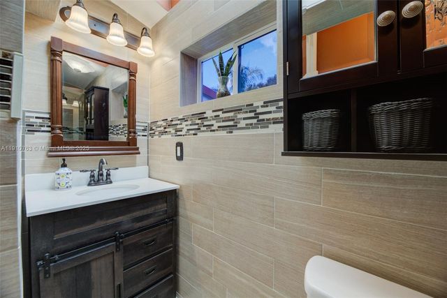 10949 NW 1st Mnr, Coral Springs, FL 33071